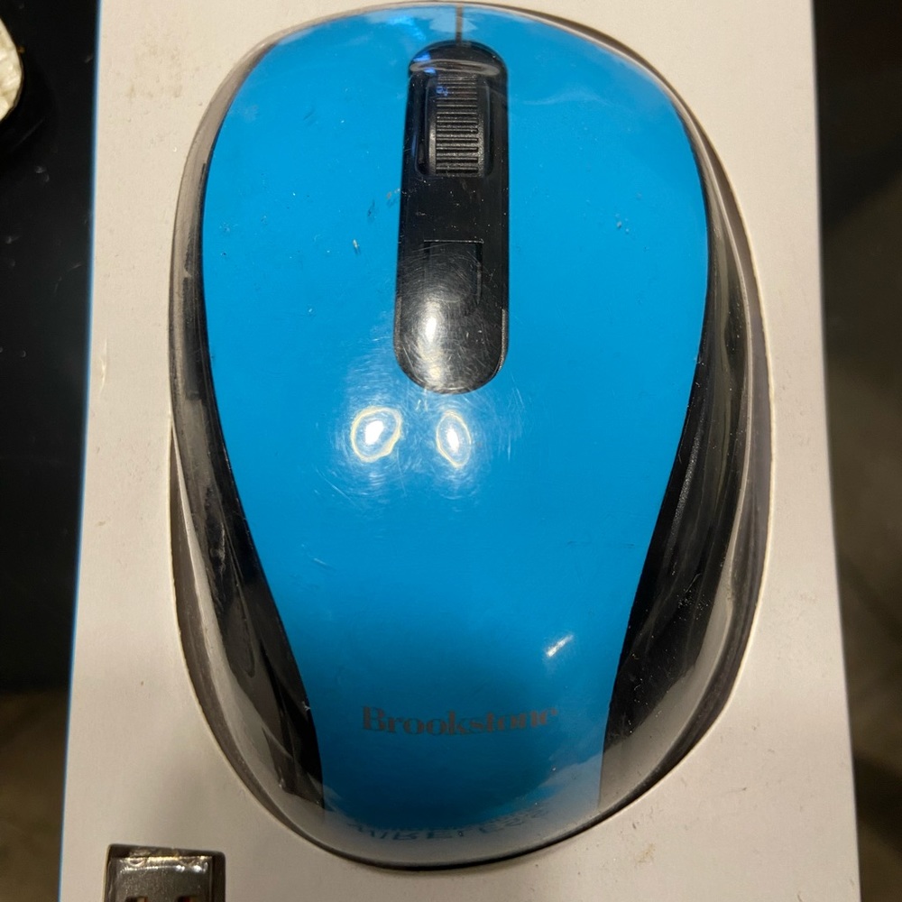 BROOKSTONE Wireless Ergonomic PC Mouse, Blue, this is new item